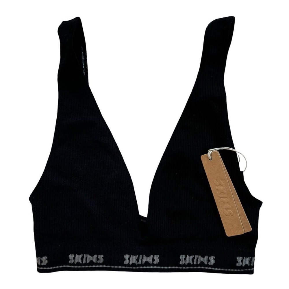 NWT SKIMS seamless rib intimates plunge logo bralette in the color Onyx!! XXS